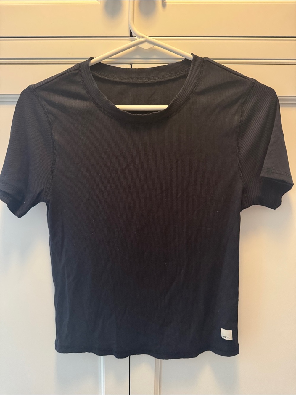 Vuori Classic Women's Black Crewneck Tee